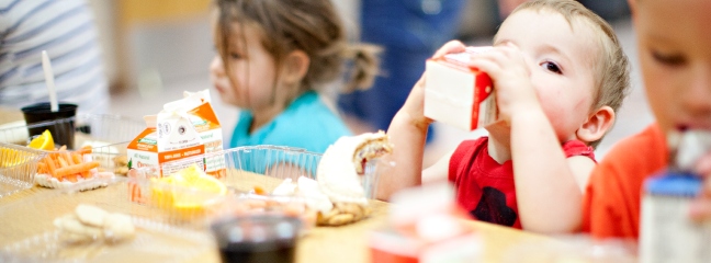 Kids eating lunch at school