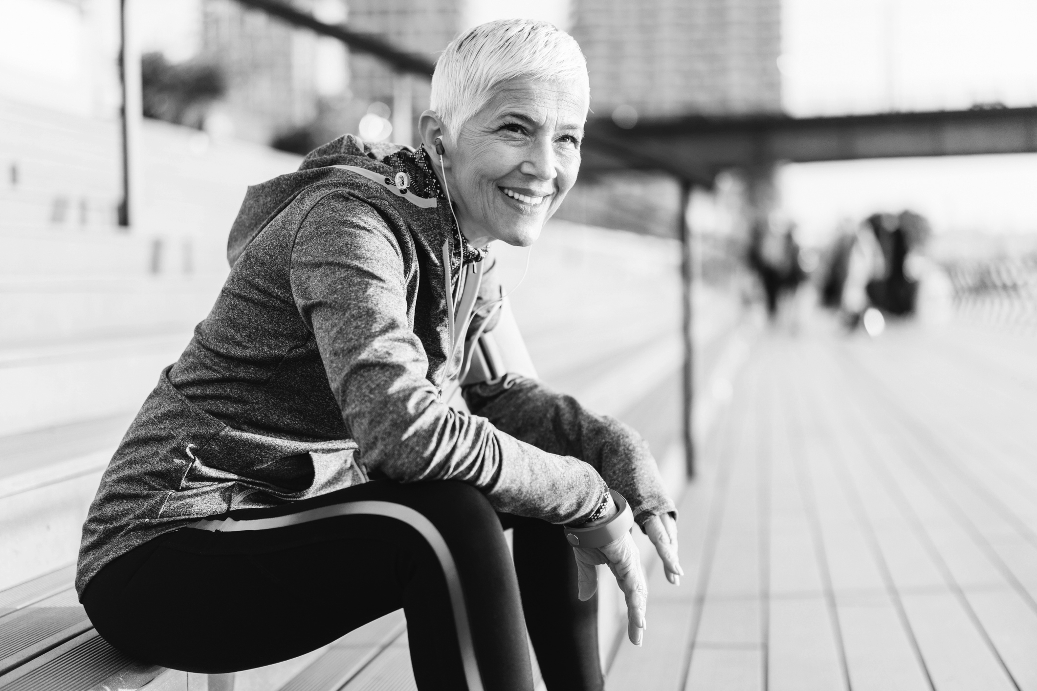 woman-smiling-sitting-steps